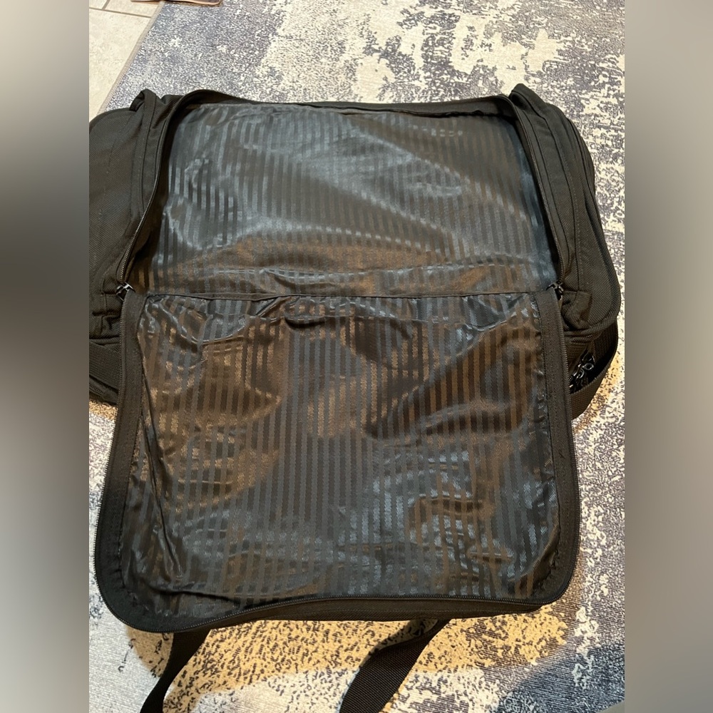 Tumi Nylon 21" Expandable Carry On Weekender Duffle Bag - Picture 7 of 10